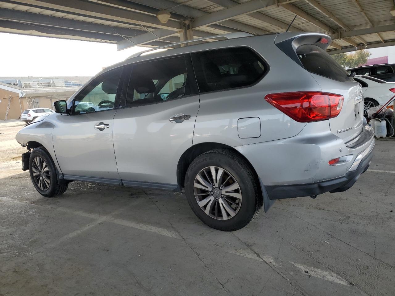 2017 Nissan Pathfinder - Image 2