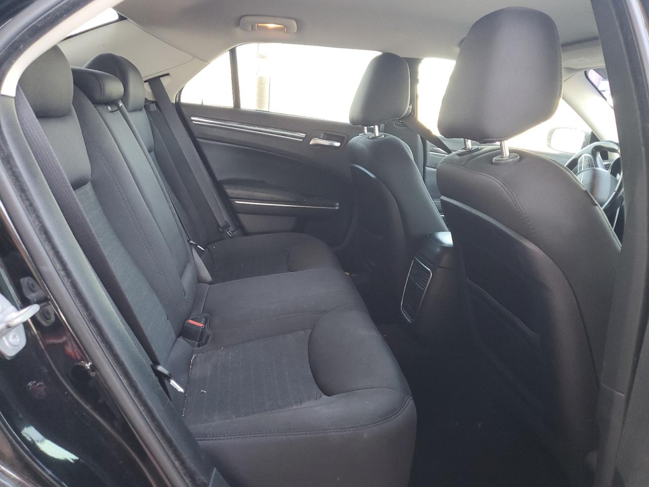 2019 Chrysler 300 - Image 10