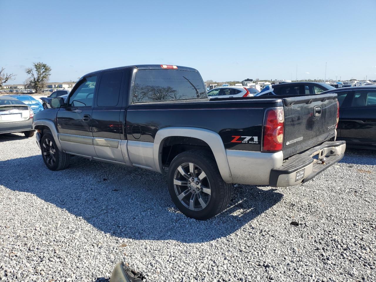 2004 Chevrolet Silverado - Image 2
