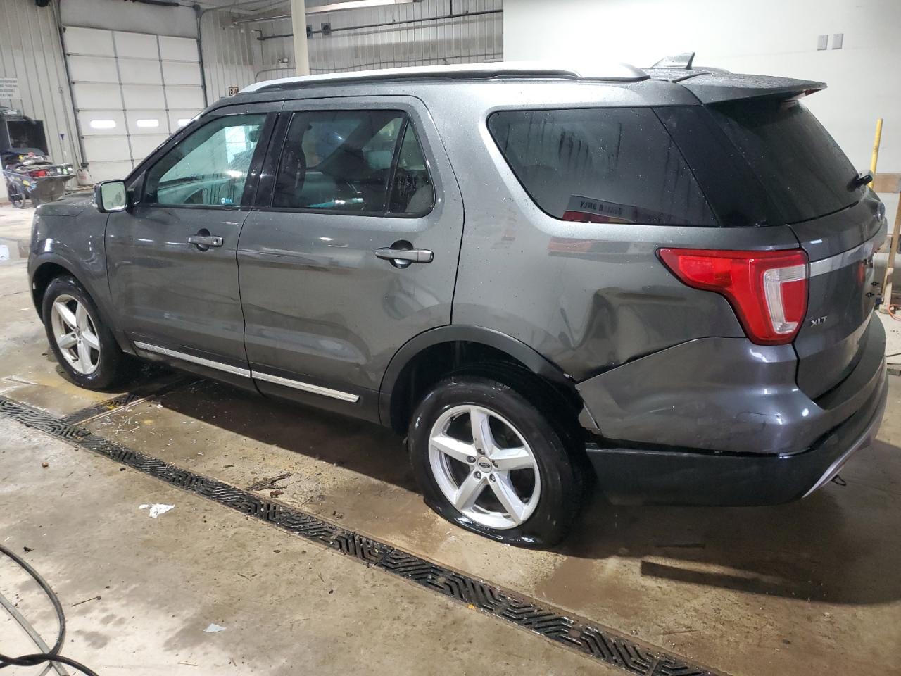 2017 Ford Explorer - Image 2