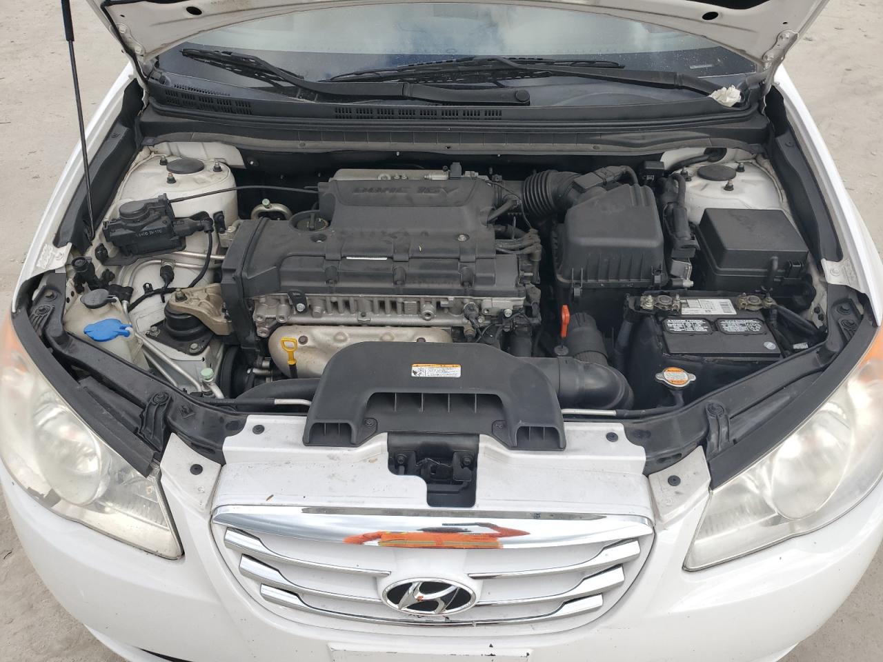 2010 Hyundai Elantra - Image 12