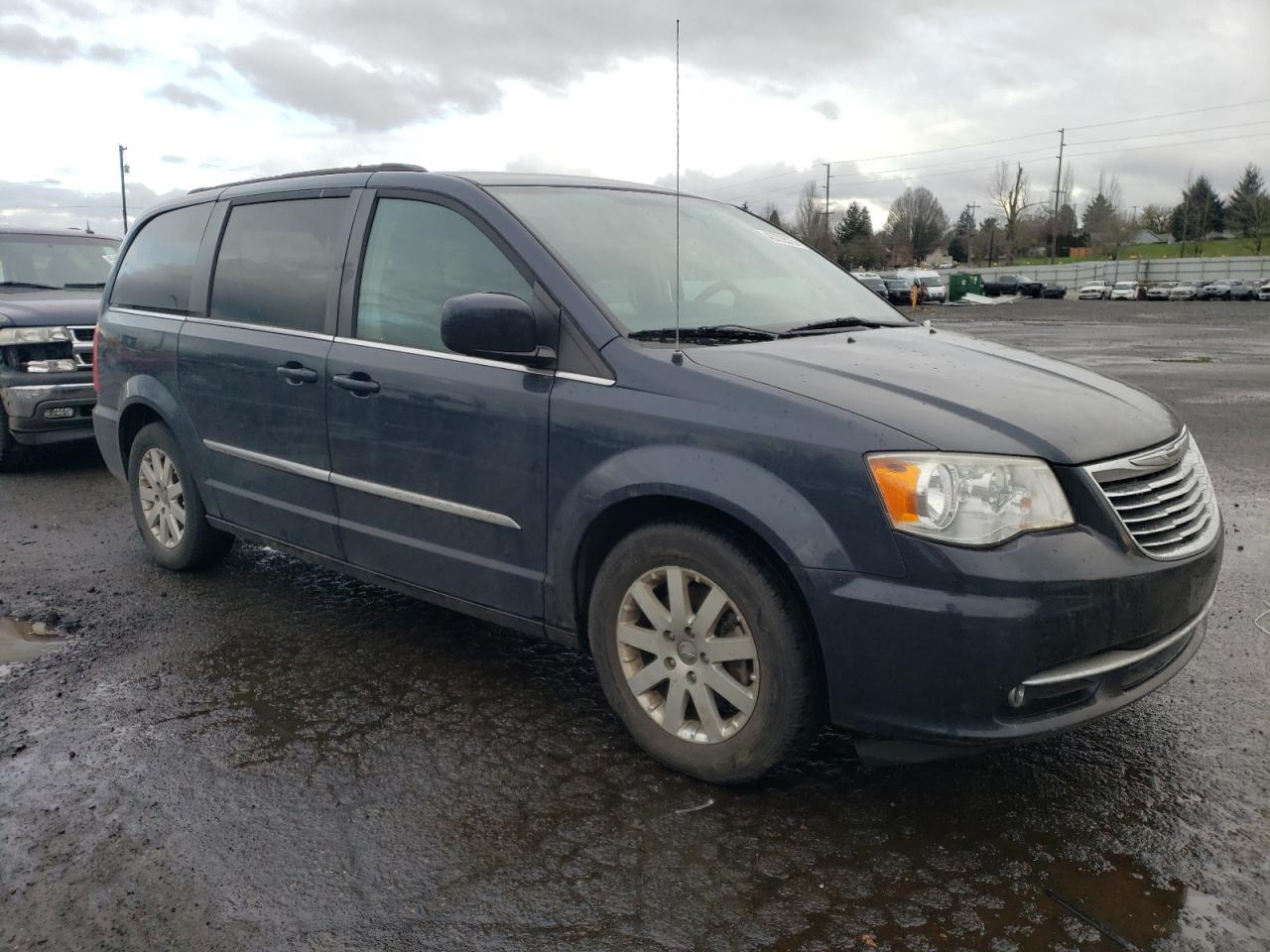 2014 Chrysler Town & Country - Image 4