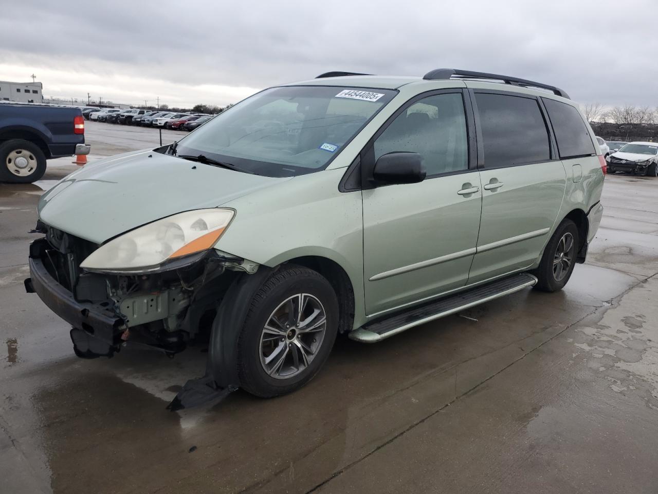 2009 Toyota Sienna - Image 1