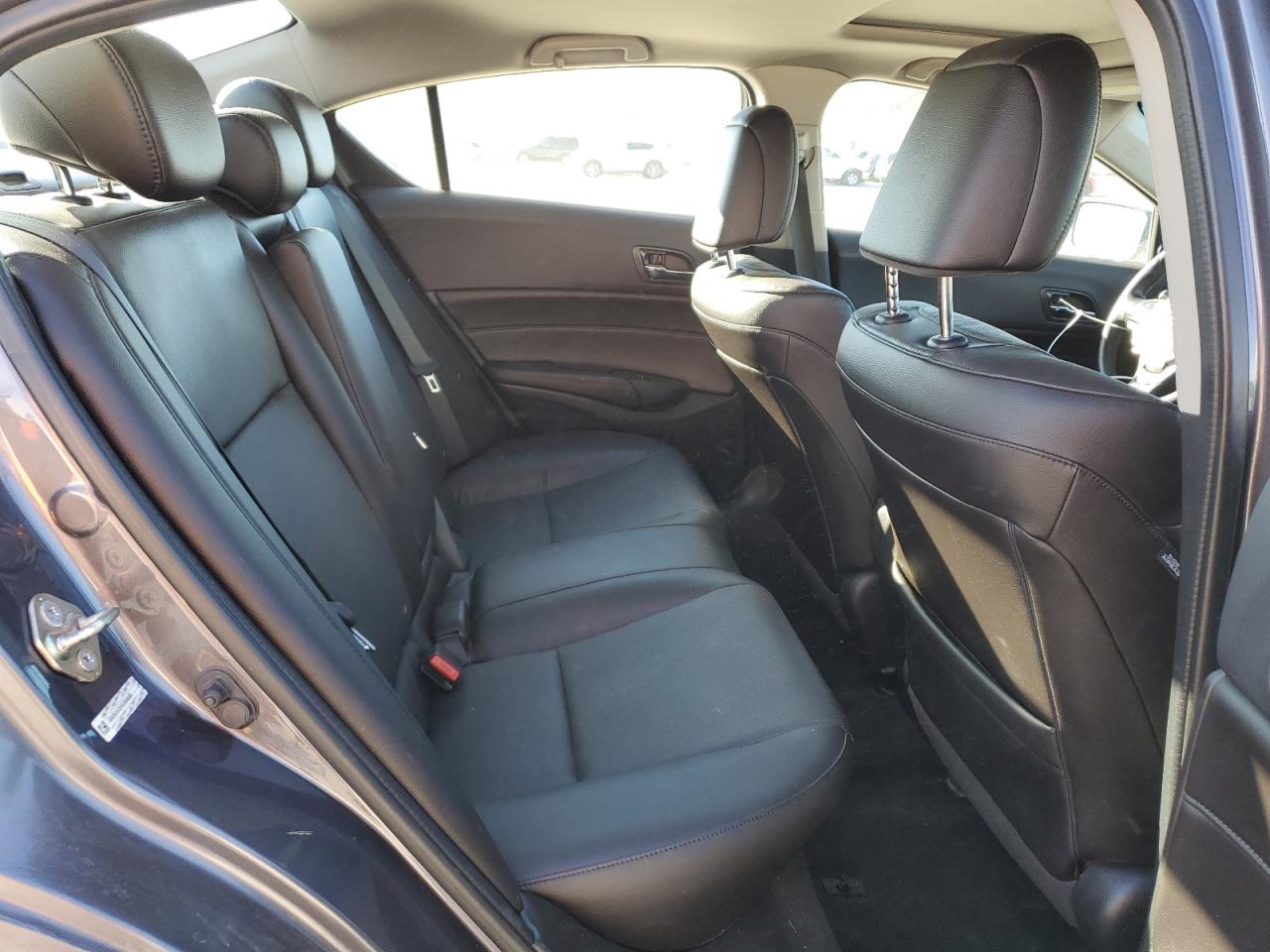 2015 Acura ILX - Image 10