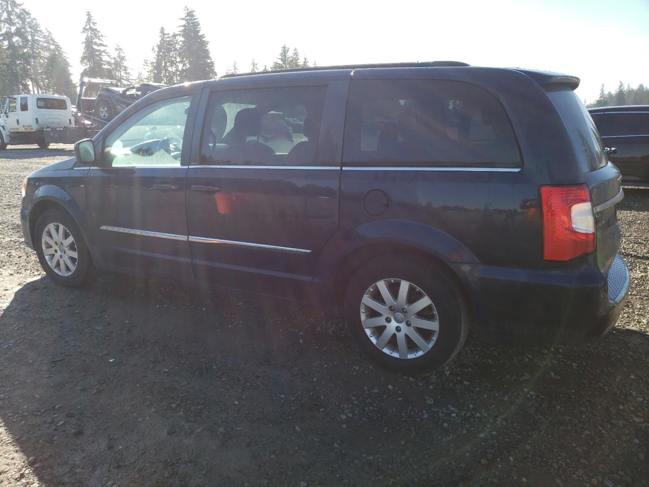 2014 Chrysler Town & Country - Image 2