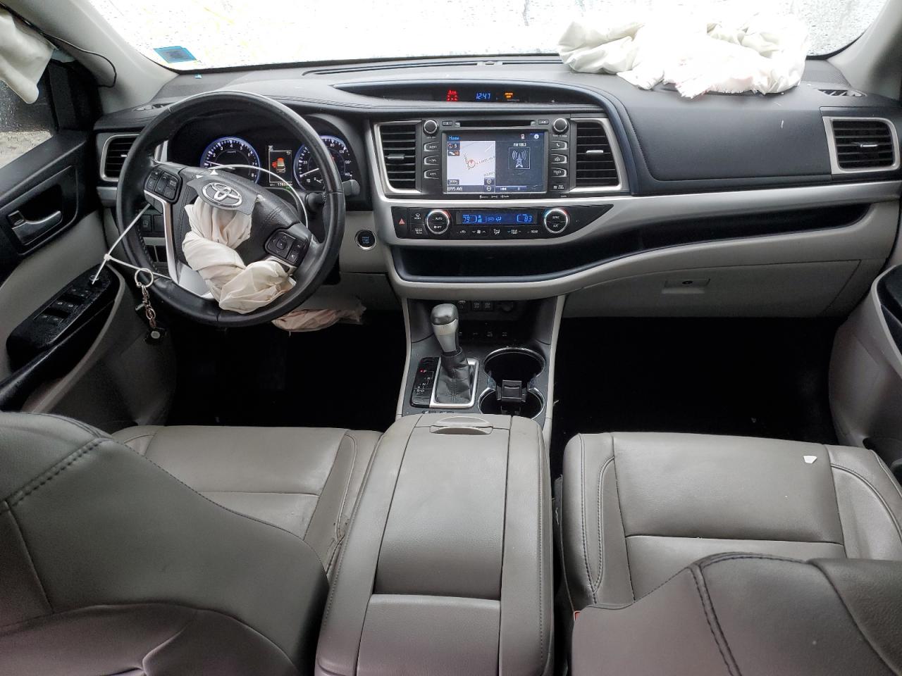 2017 Toyota Highlander - Image 8
