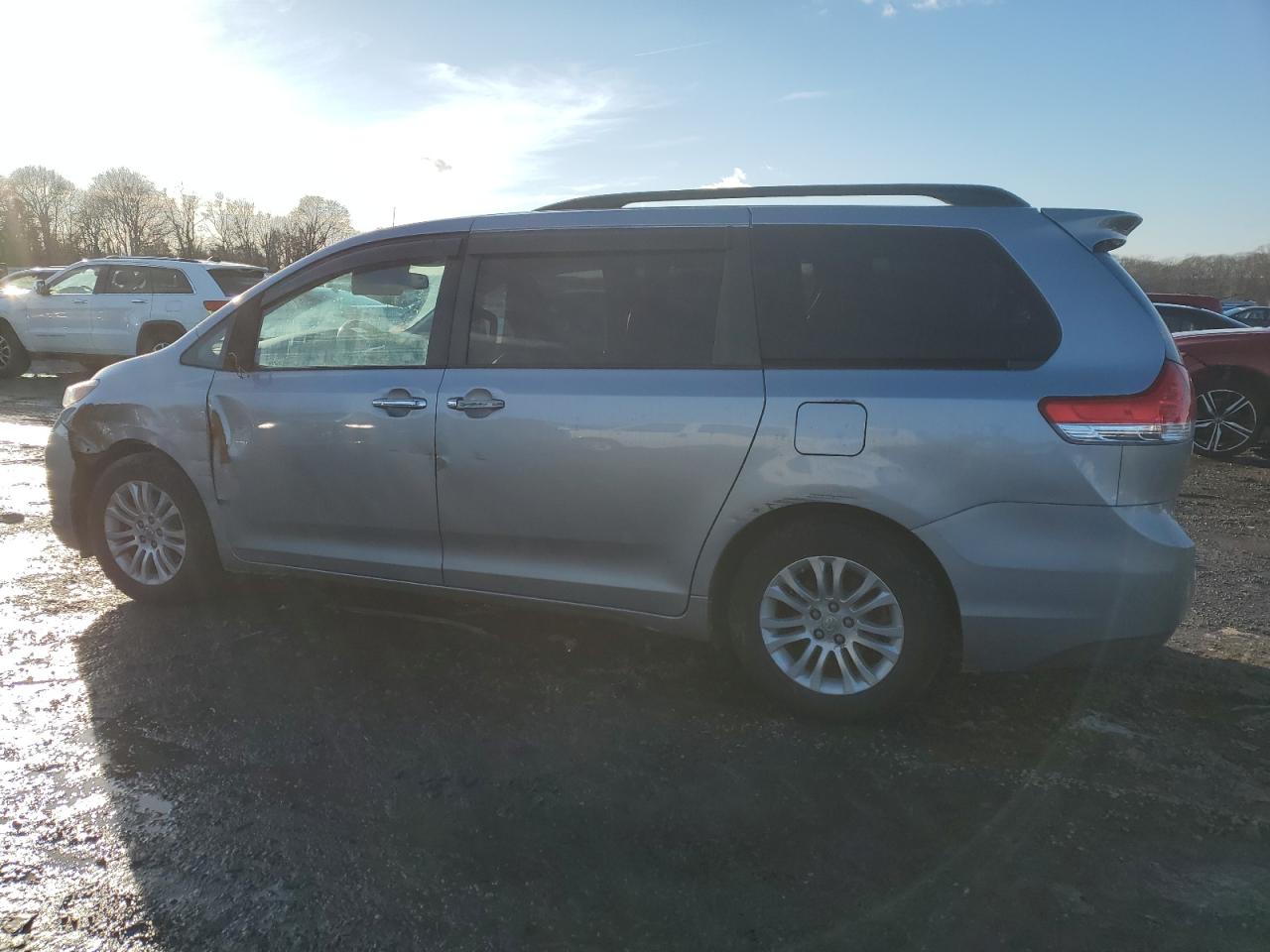 2012 Toyota Sienna - Image 2