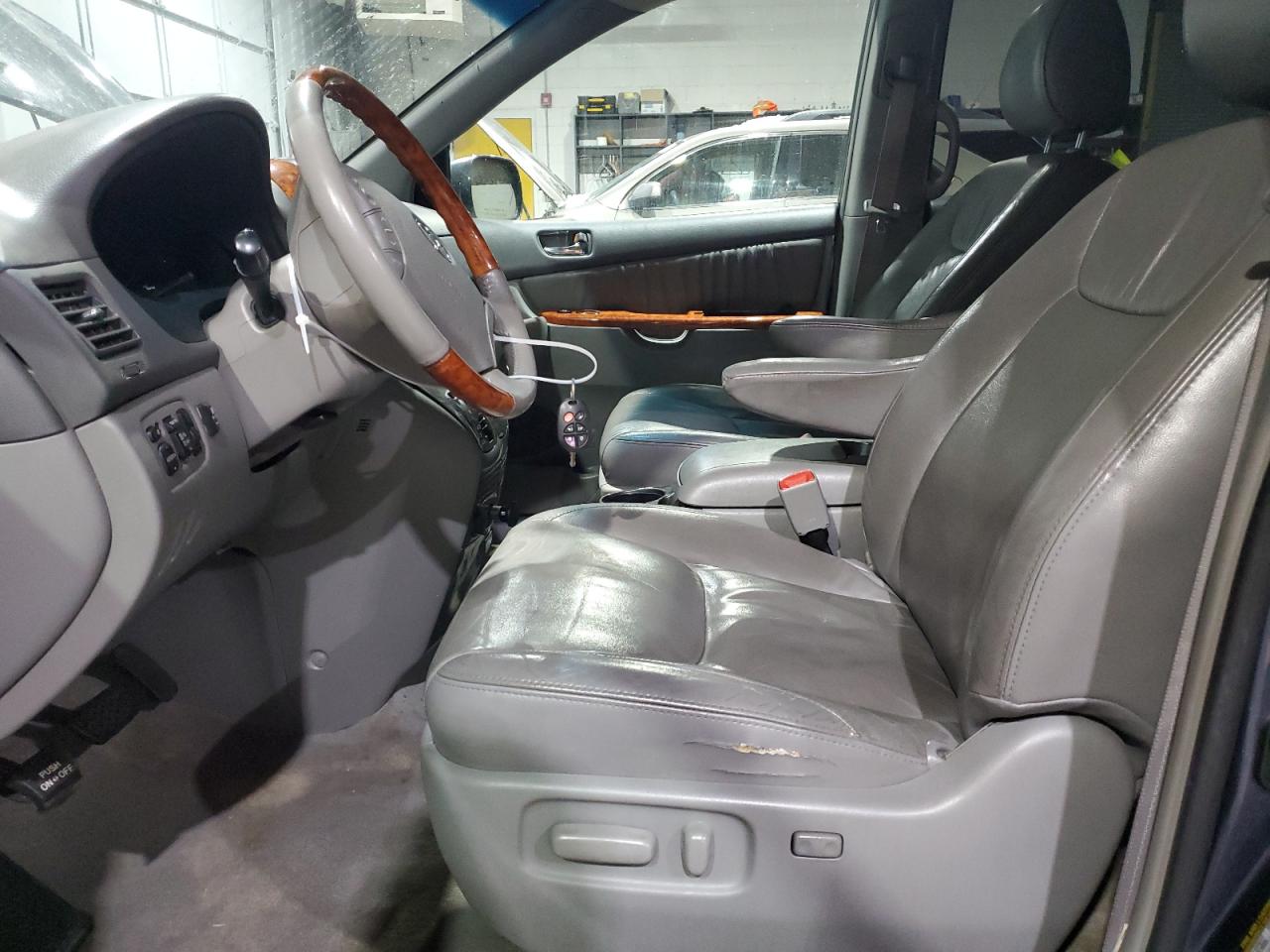 2009 Toyota Sienna - Image 7