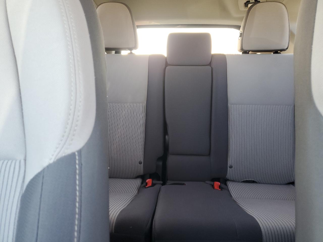 2015 Toyota RAV 4 - Image 10