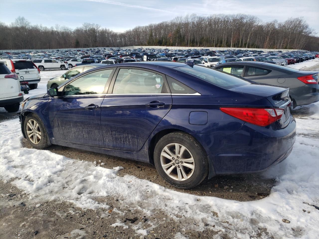 2011 Hyundai Sonata - Image 2