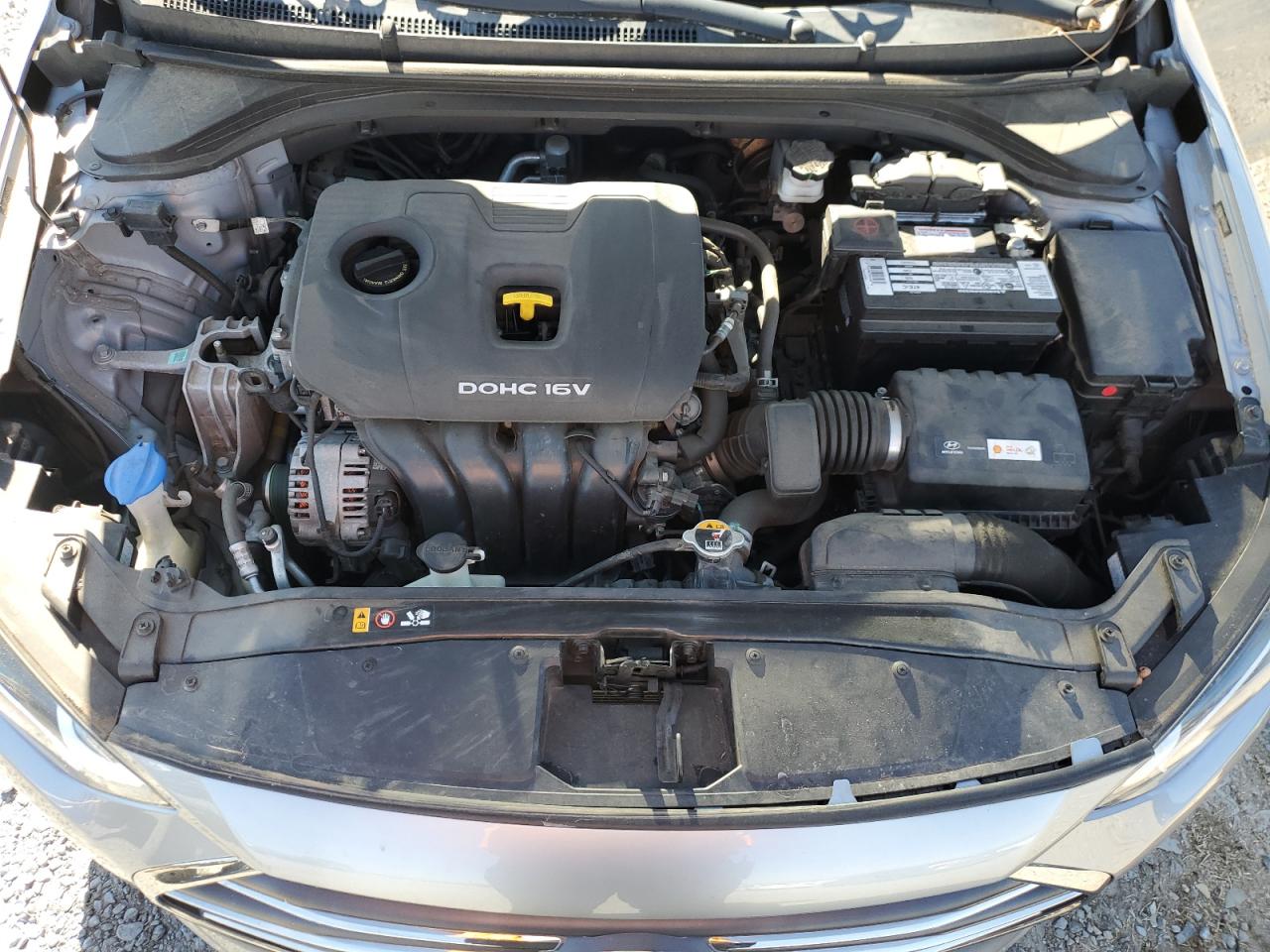 2017 Hyundai Elantra - Image 12