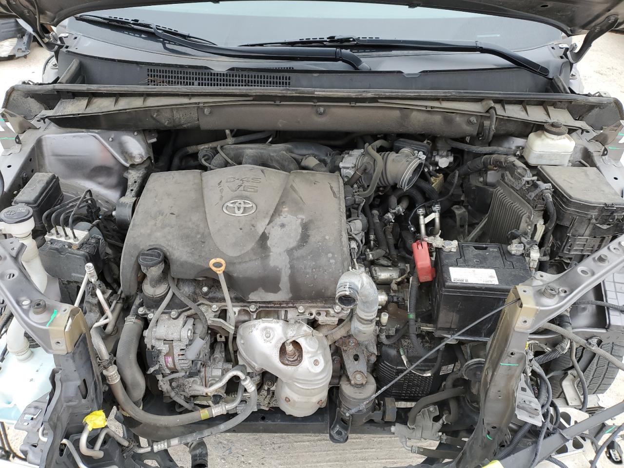 2019 Toyota Highlander - Image 12