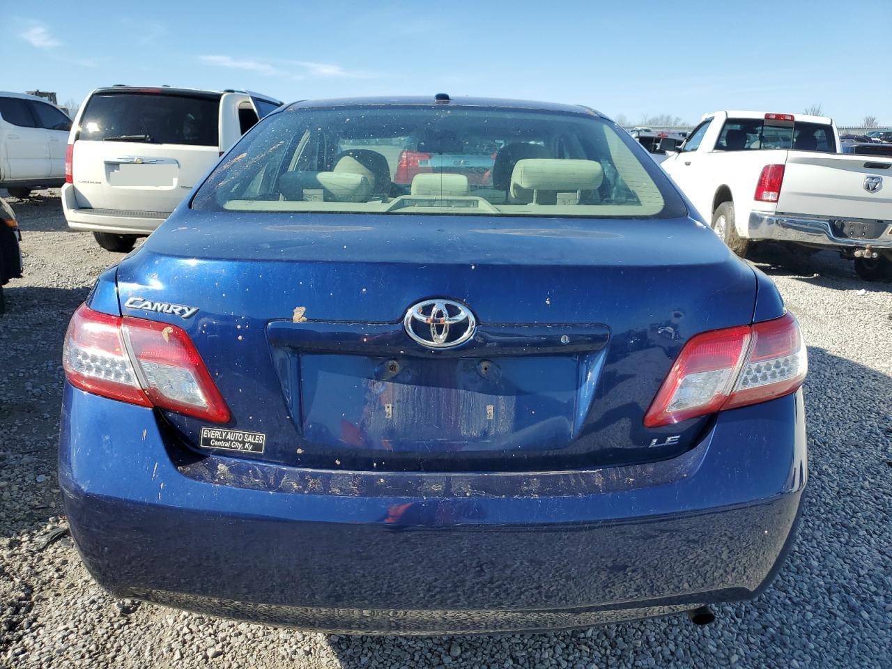 2011 Toyota Camry - Image 6