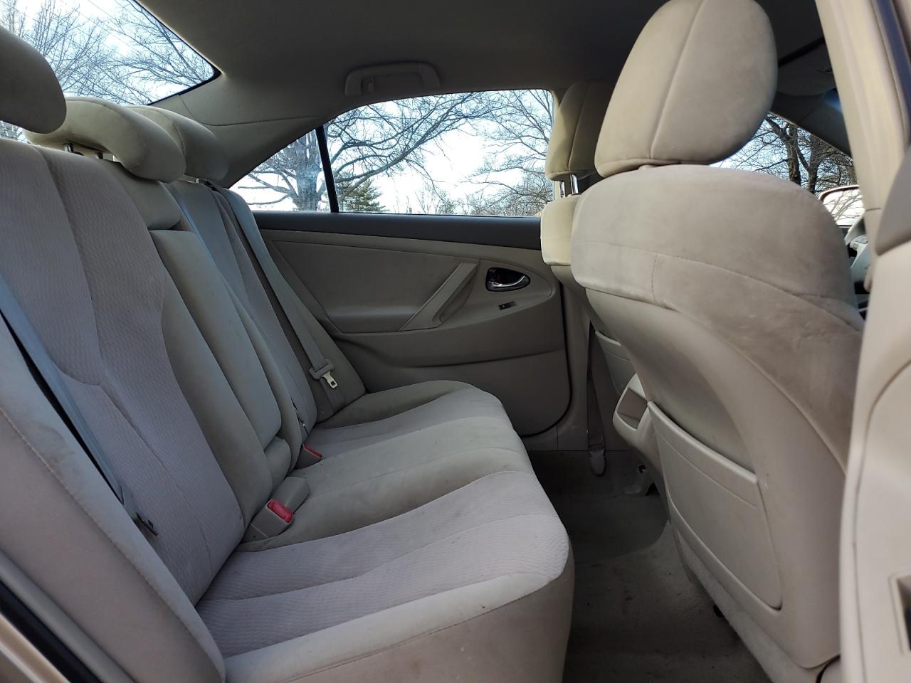 2011 Toyota Camry - Image 10