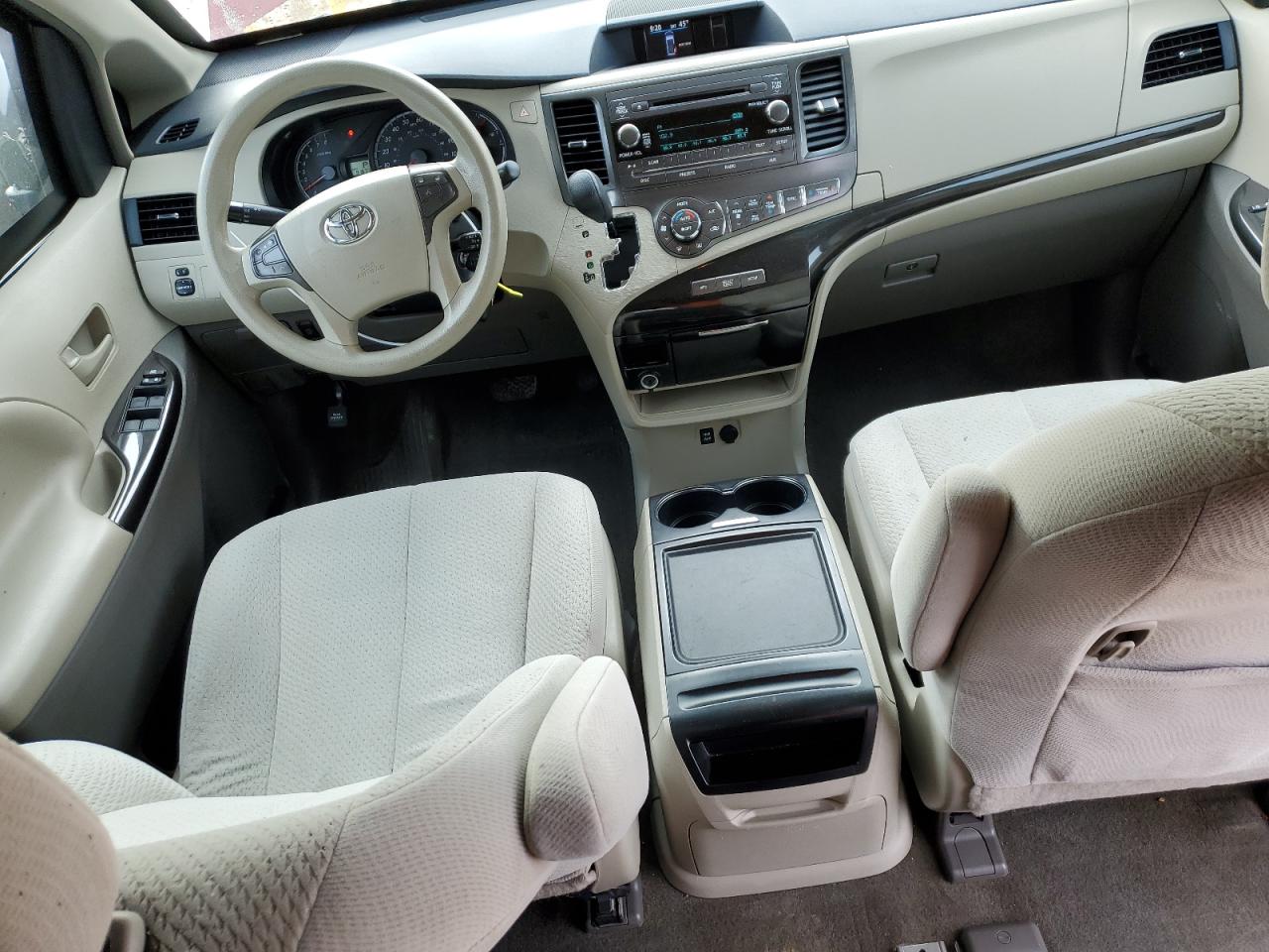 2013 Toyota Sienna - Image 8