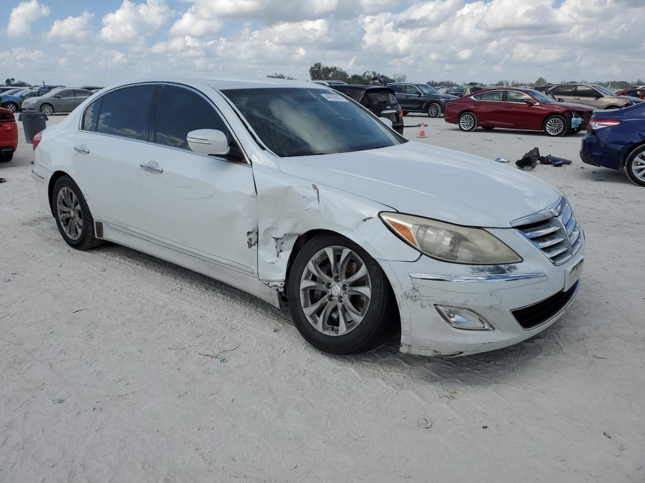 2013 Hyundai Genesis - Image 4