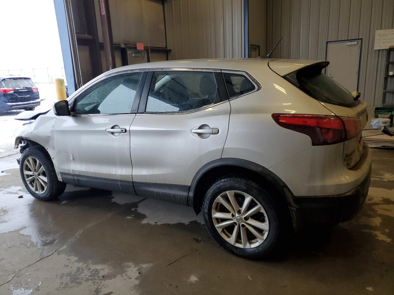2018 Nissan Rogue - Image 2