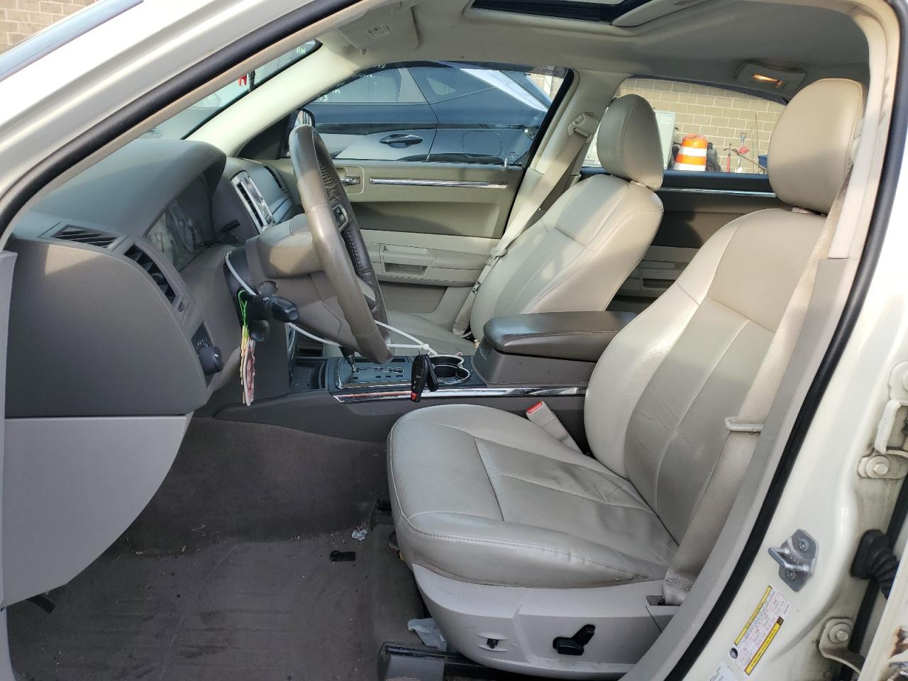 2010 Chrysler 300 - Image 7