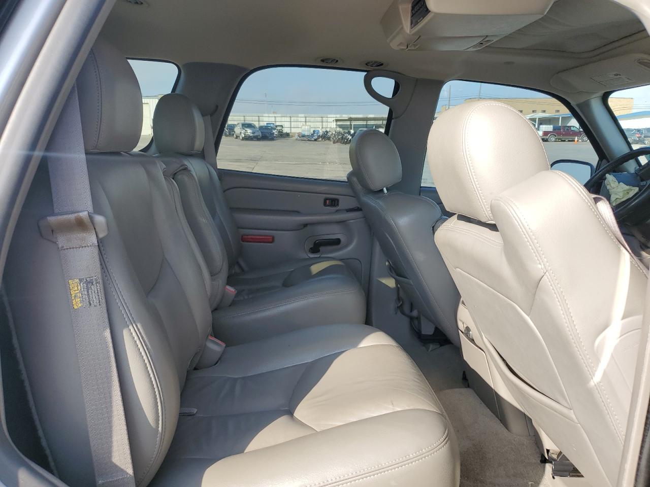 2004 Chevrolet Tahoe - Image 11