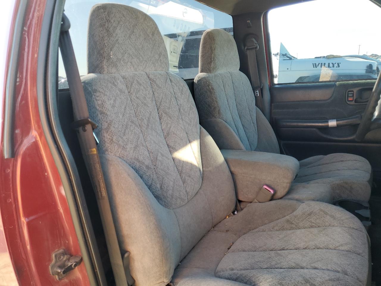 2000 Chevrolet S-10 Pickup - Image 10