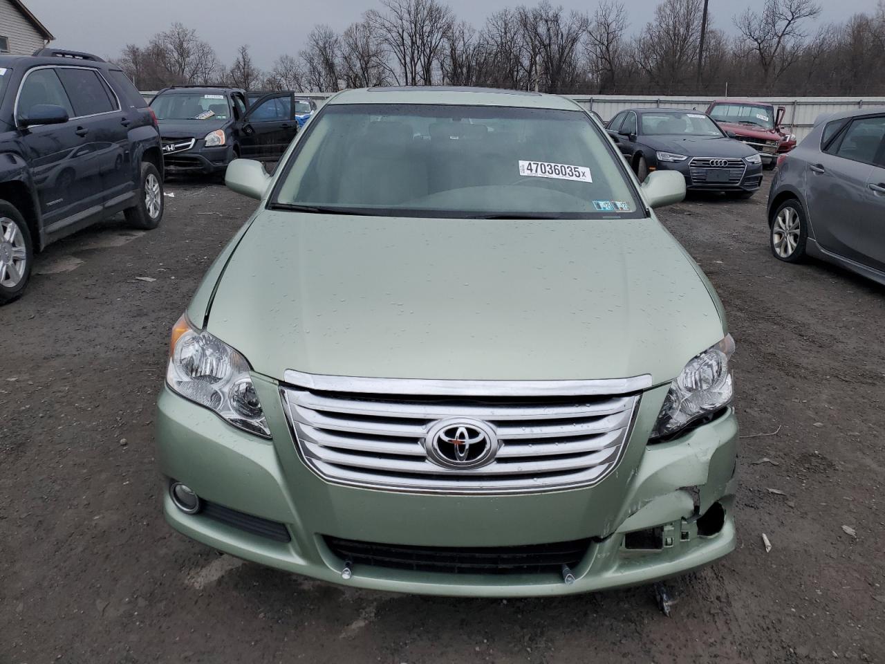 2010 Toyota Avalon - Image 5