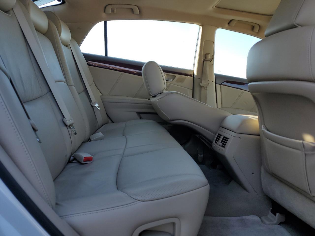 2009 Toyota Avalon - Image 10