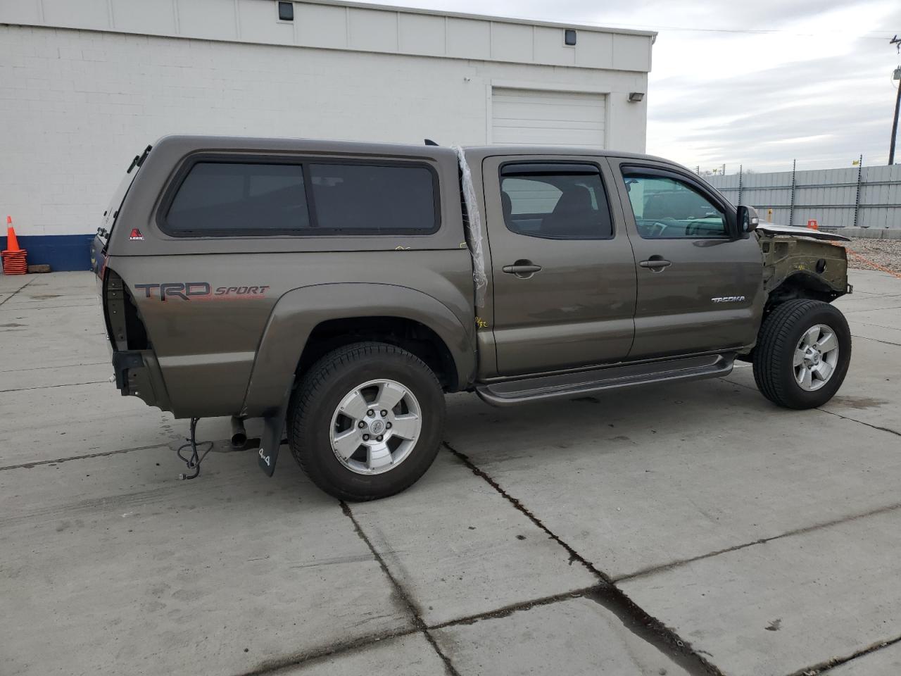2015 Toyota Tacoma - Image 3