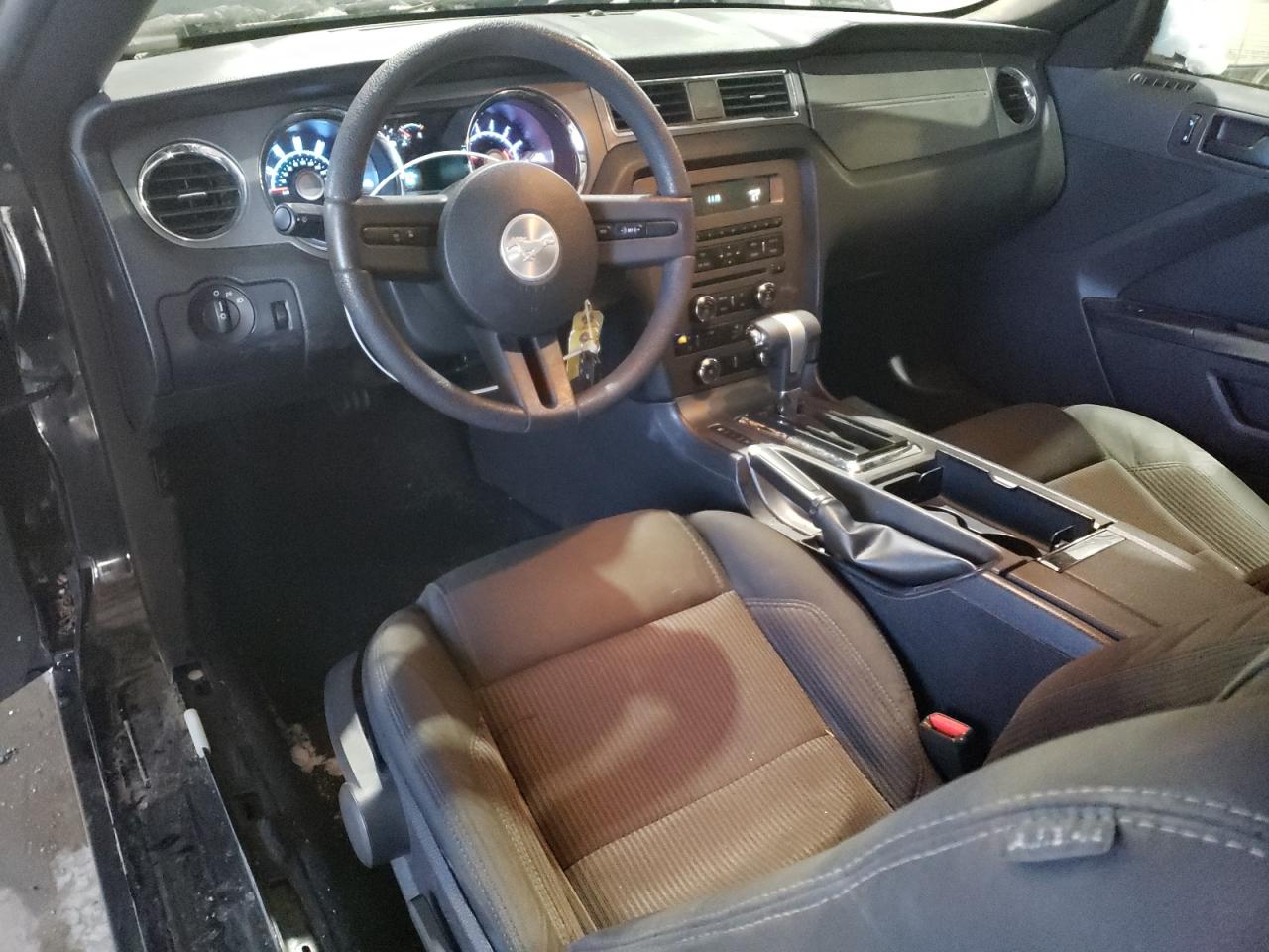 2010 Ford Mustang - Image 8