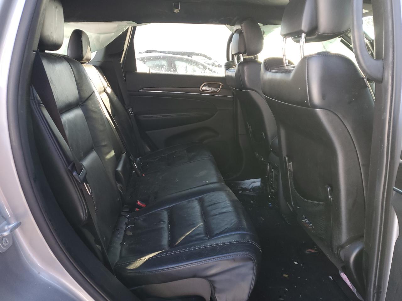 2017 Jeep Grand Cherokee - Image 11