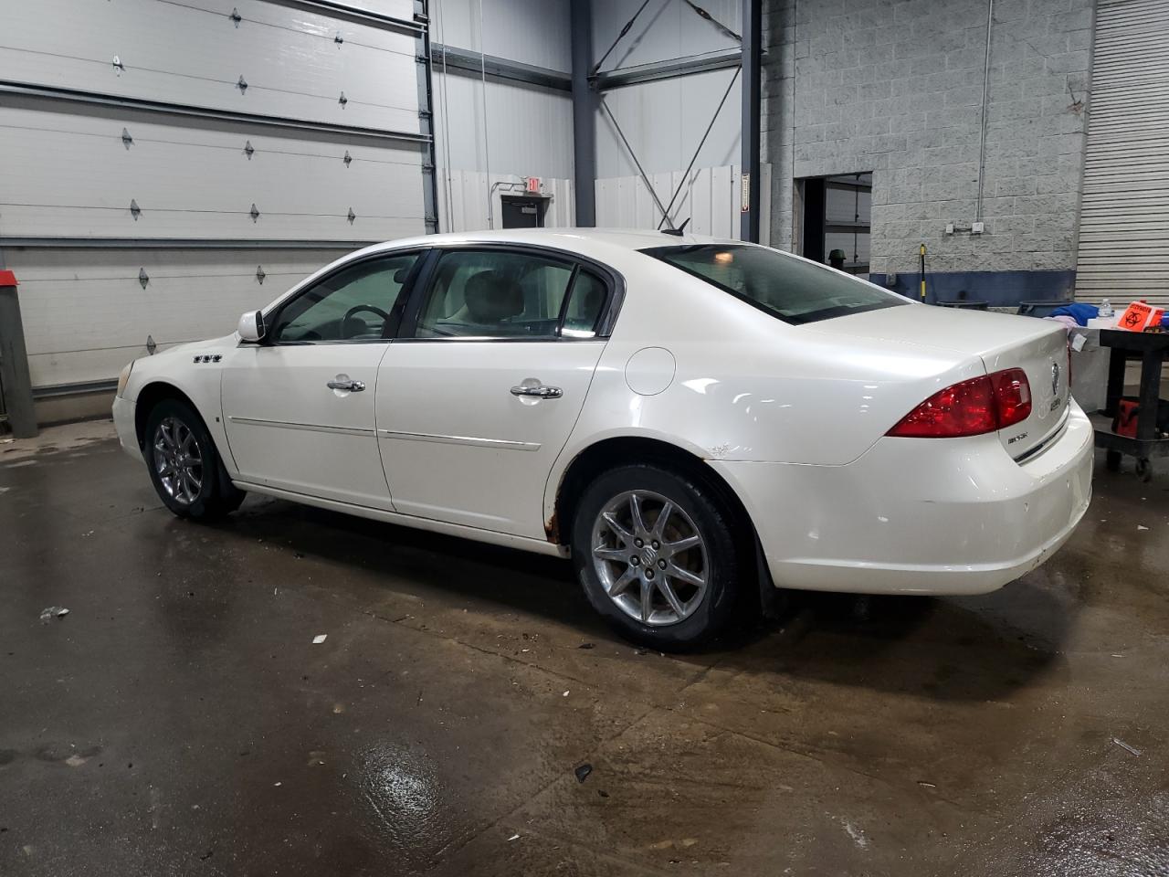 2008 Buick Lucerne - Image 2