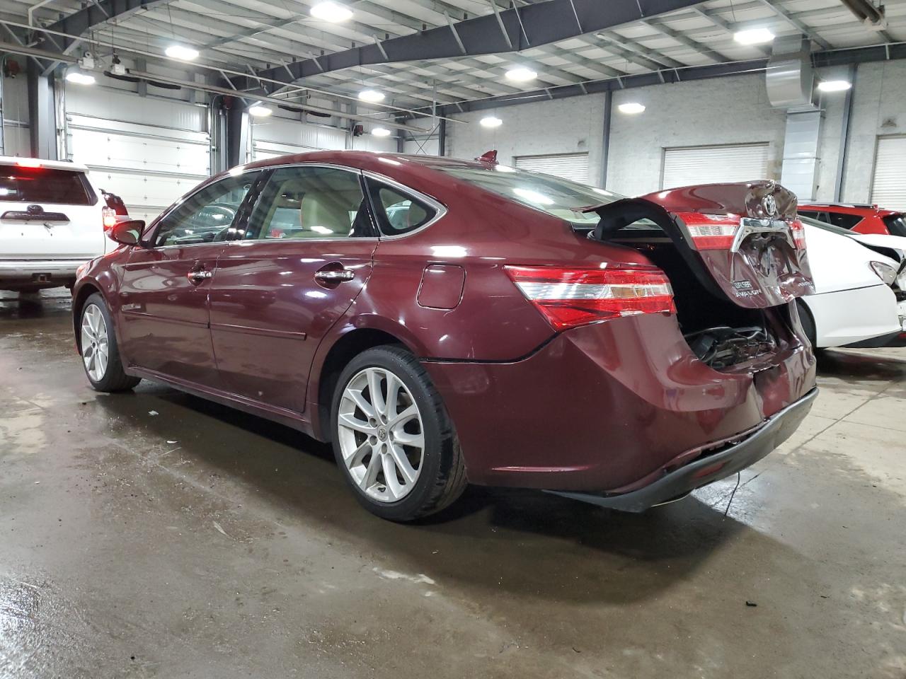 2015 Toyota Avalon - Image 2