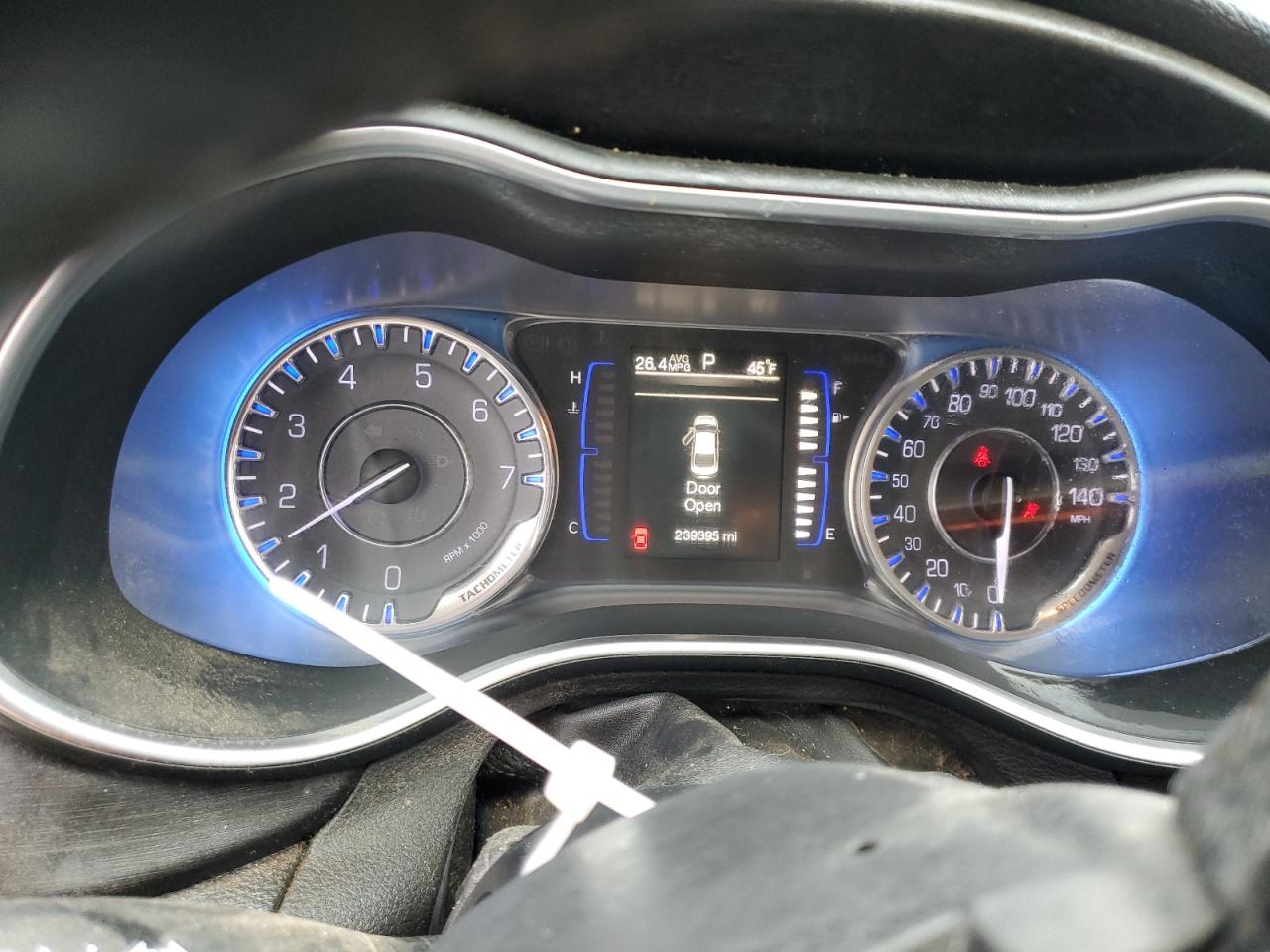 2015 Chrysler 200 - Image 9
