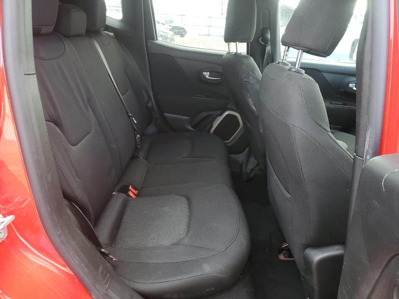 2017 Jeep Renegade - Image 11