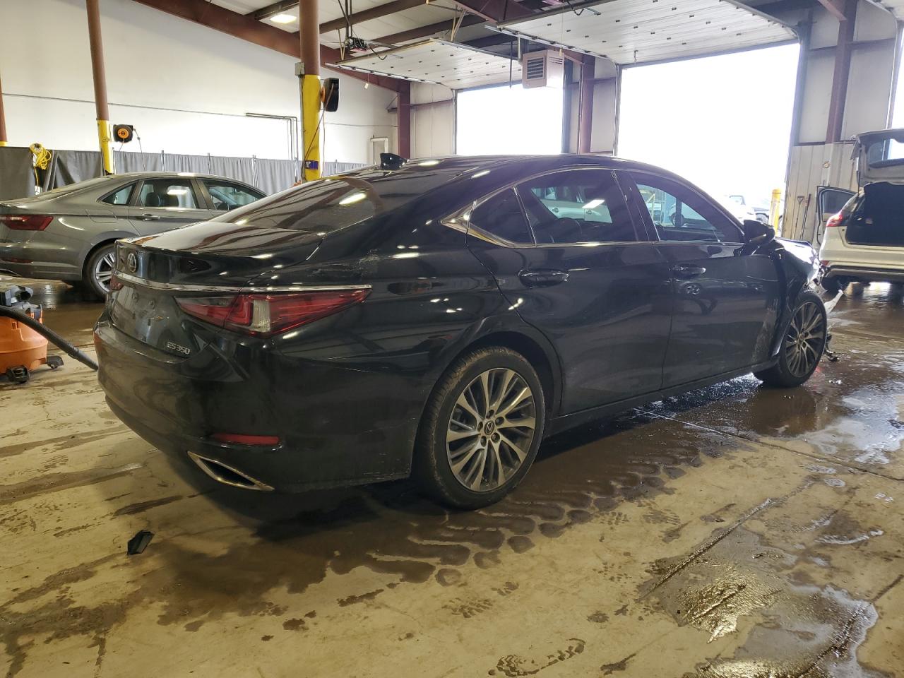 2020 Lexus ES - Image 3