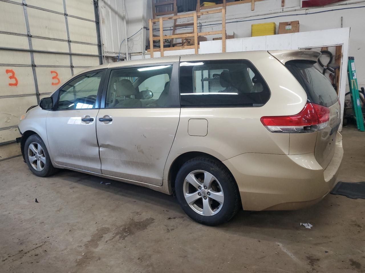 2013 Toyota Sienna - Image 2