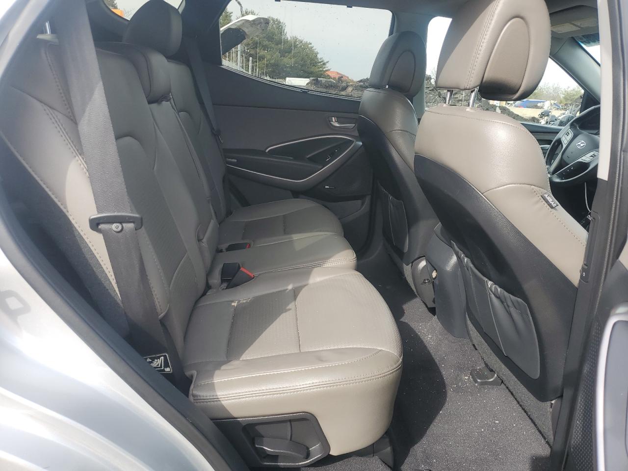2015 Hyundai Santa Fe - Image 12