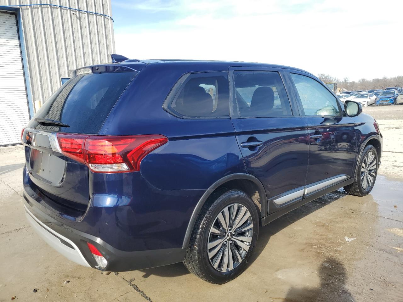 2020 Mitsubishi Outlander - Image 3