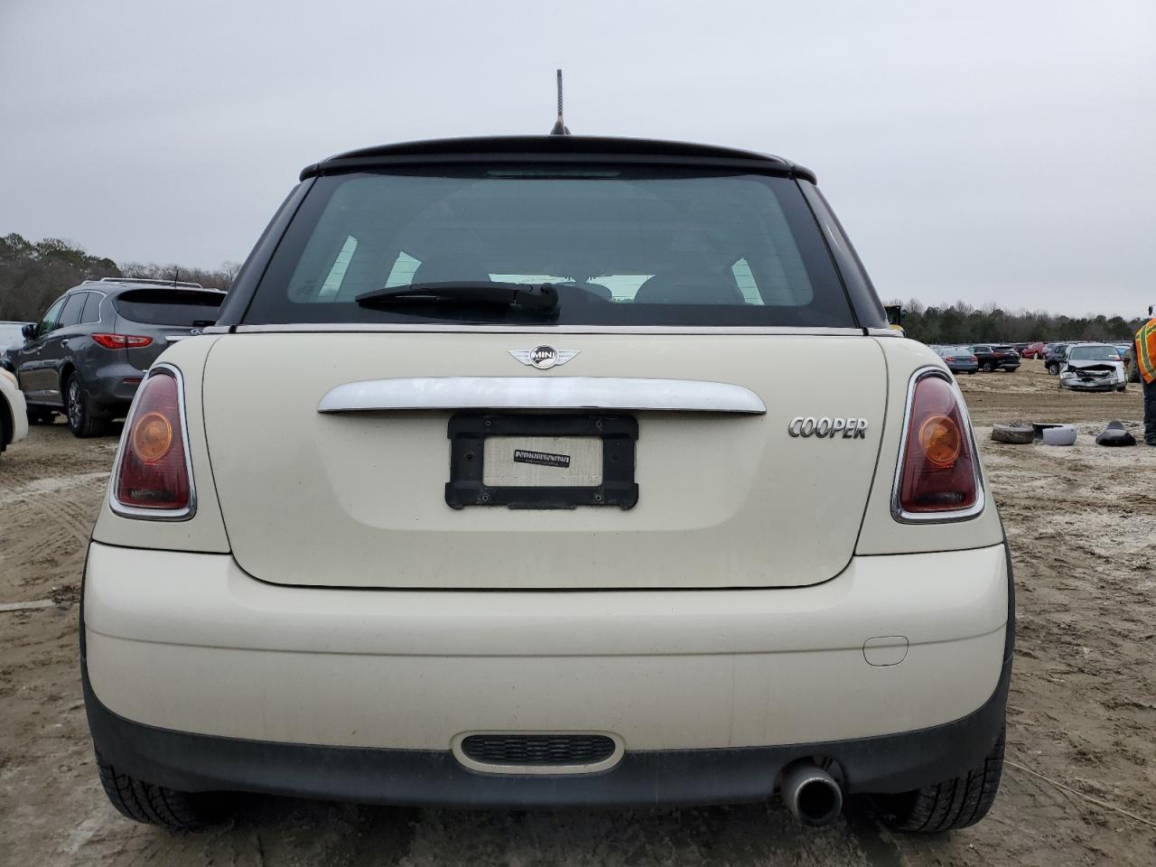 2010 MINI Cooper - Image 6
