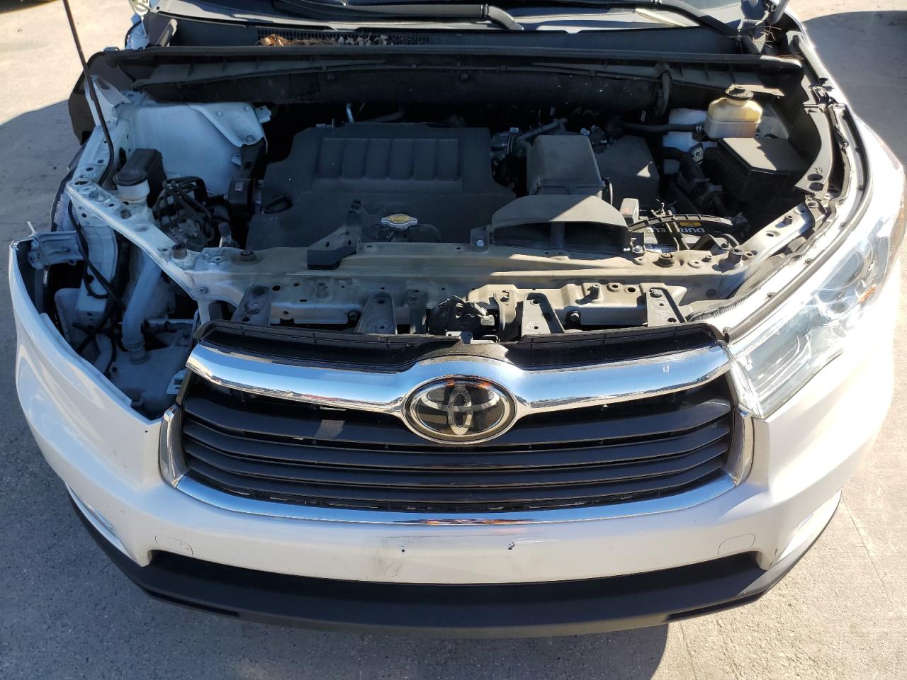 2015 Toyota Highlander - Image 12