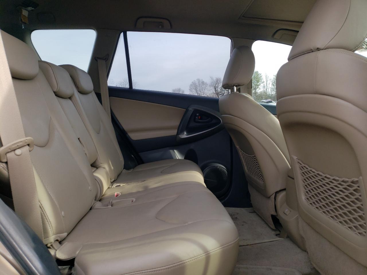 2010 Toyota RAV 4 - Image 11