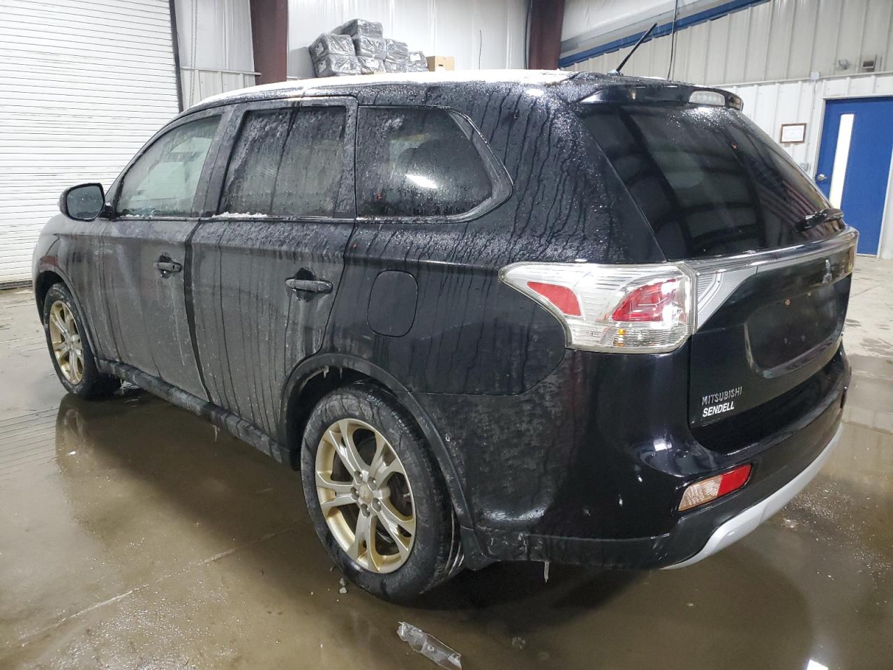 2015 Mitsubishi Outlander - Image 2