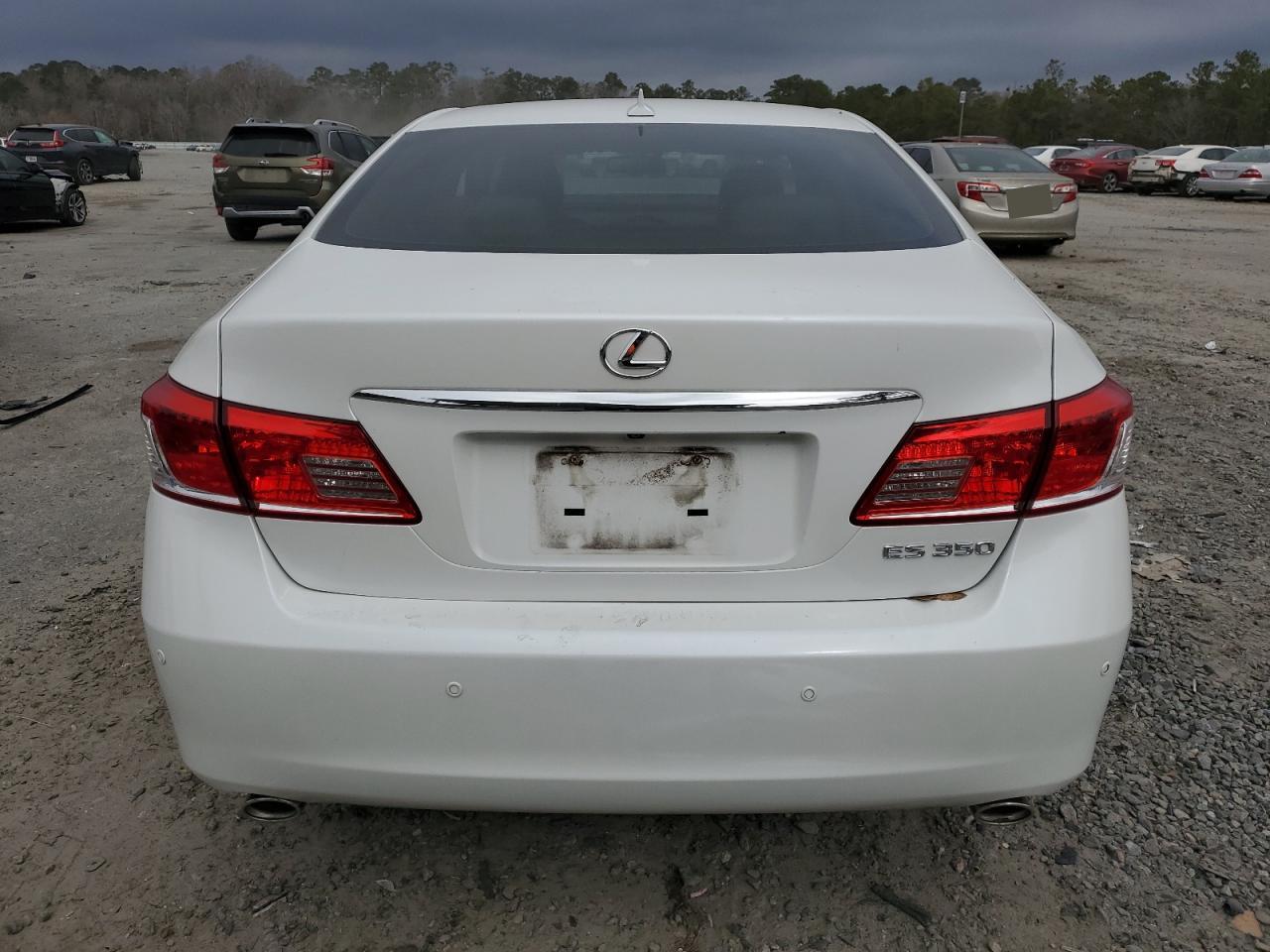 2011 Lexus ES - Image 6