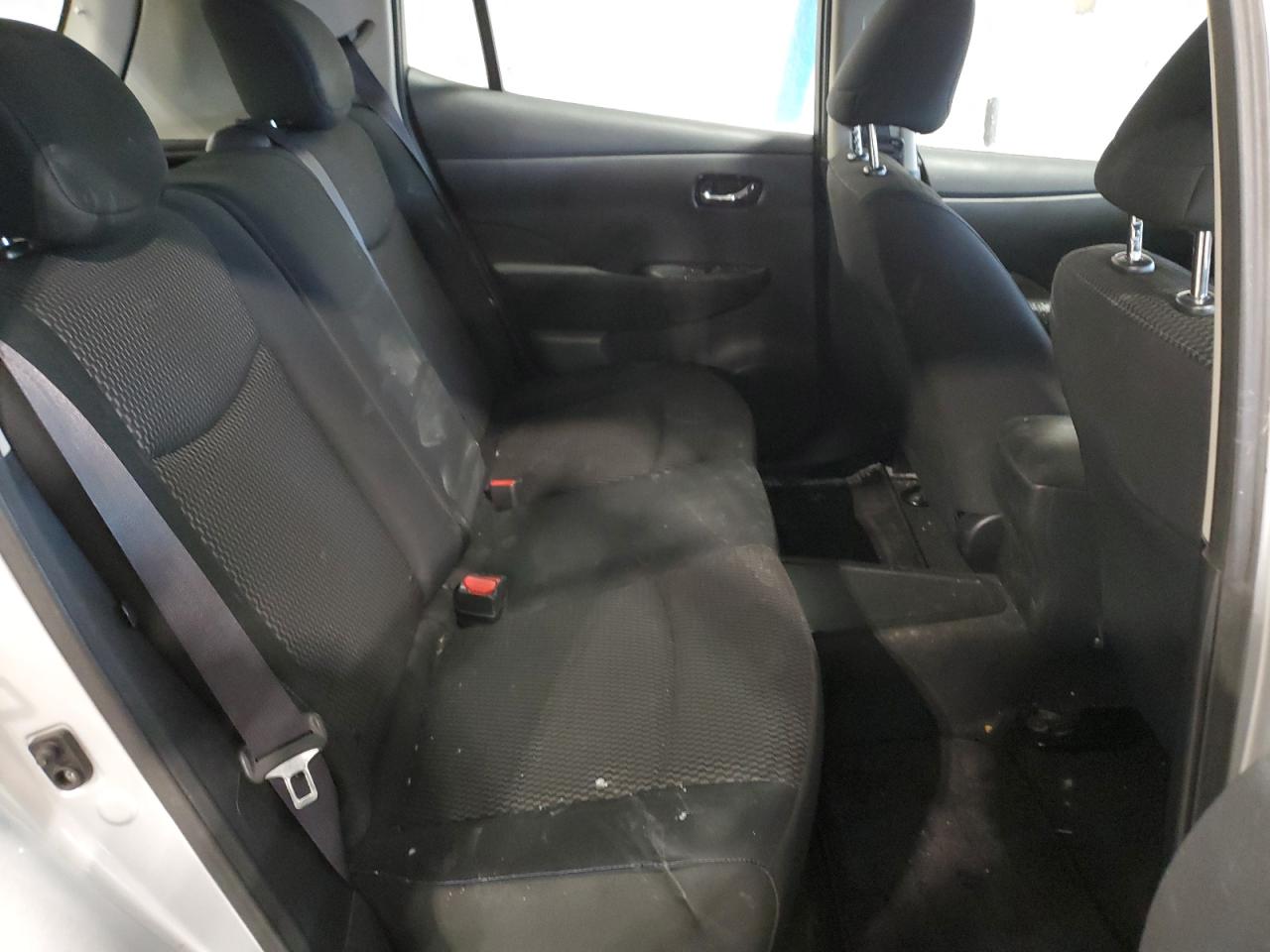 2015 Nissan Leaf - Image 10