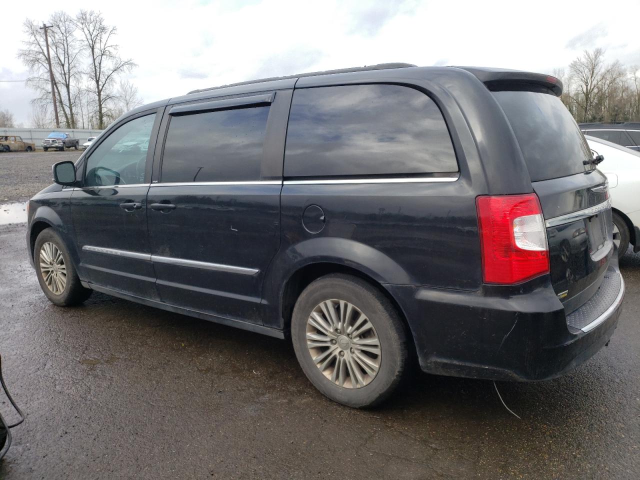 2013 Chrysler Town & Country - Image 2