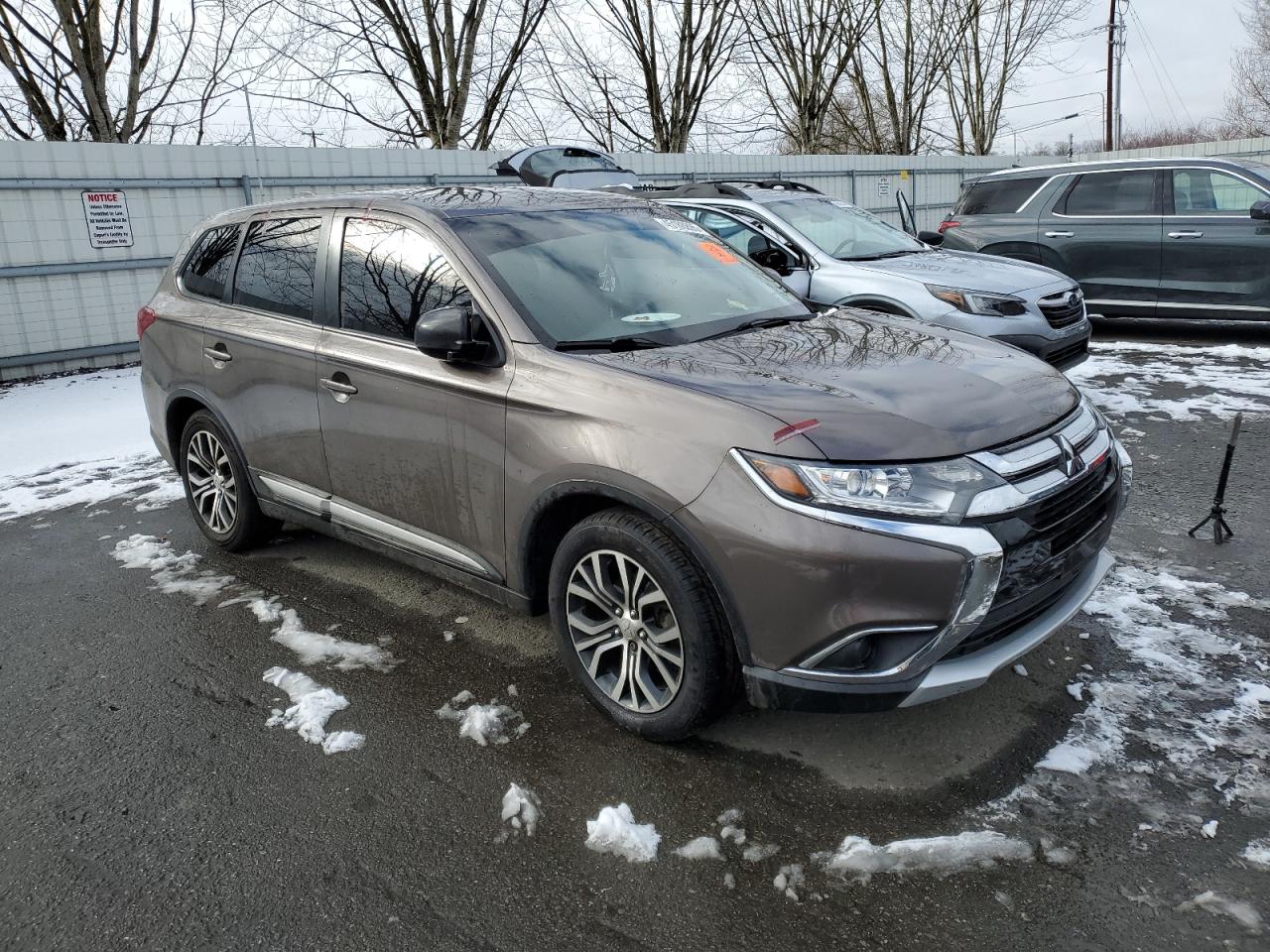 2017 Mitsubishi Outlander - Image 4