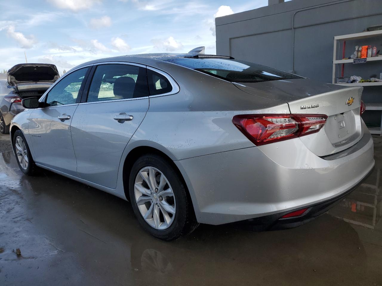 2022 Chevrolet Malibu - Image 2
