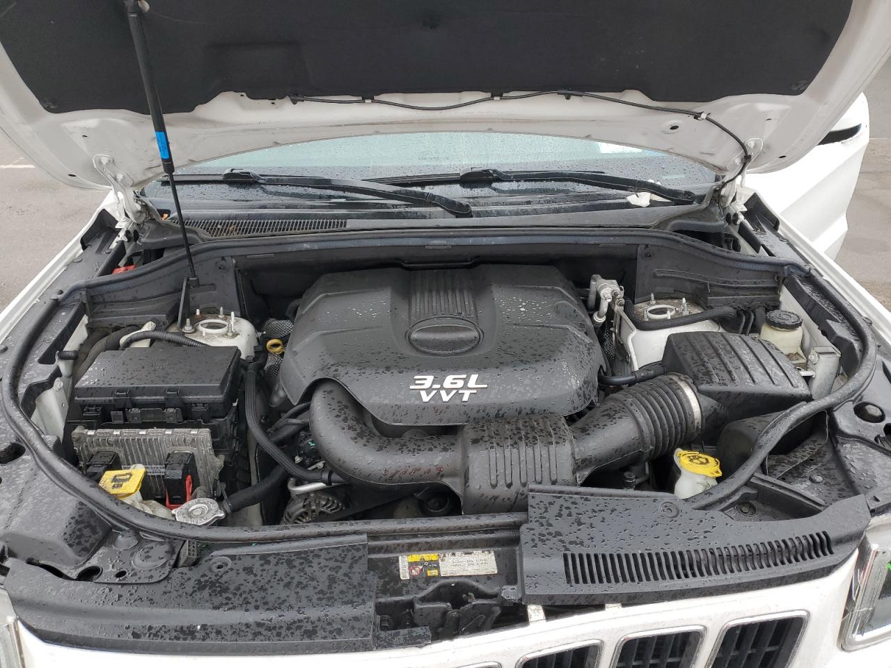 2014 Jeep Grand Cherokee - Image 12