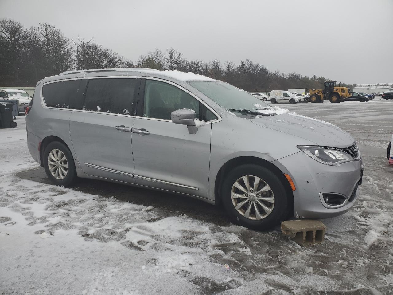 2018 Chrysler Pacifica - Image 4