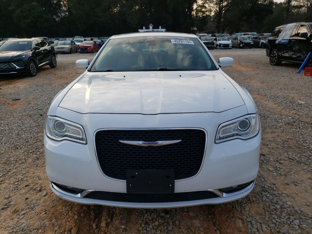 2018 Chrysler 300 - Image 5