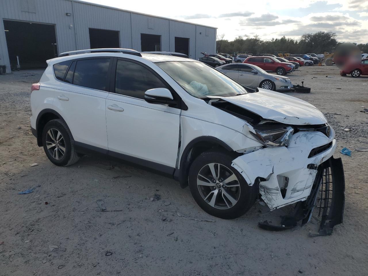 2017 Toyota RAV 4 - Image 4